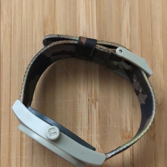 Neff Adjustable Camo Watch - Picture 3 of 3